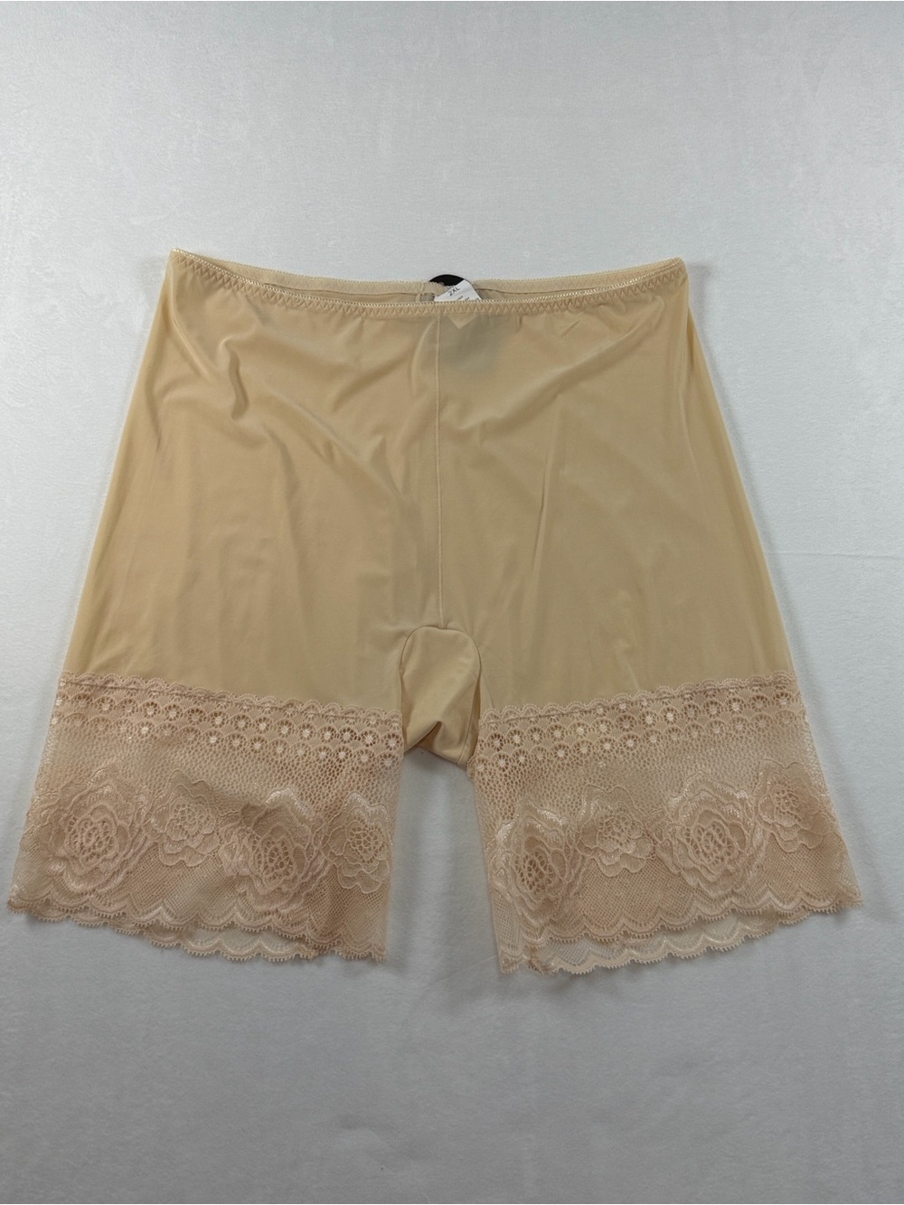 High-Waist Lace Hem Shaping Shorts in Beige
